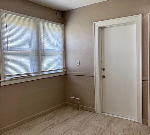 4th image of 4915 Maplewood Ave