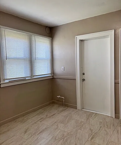 4915 Maplewood Ave — Photo 4