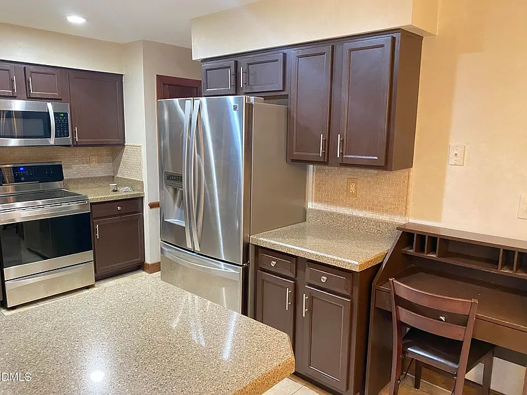 5 Trump Ct — Photo 16
