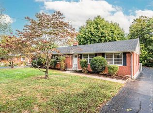 808 Roselawn Way, Bowling Green, KY 42104