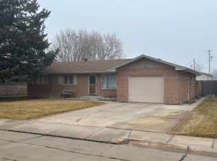 909 Cedarberry Rd, North Platte, NE 69101