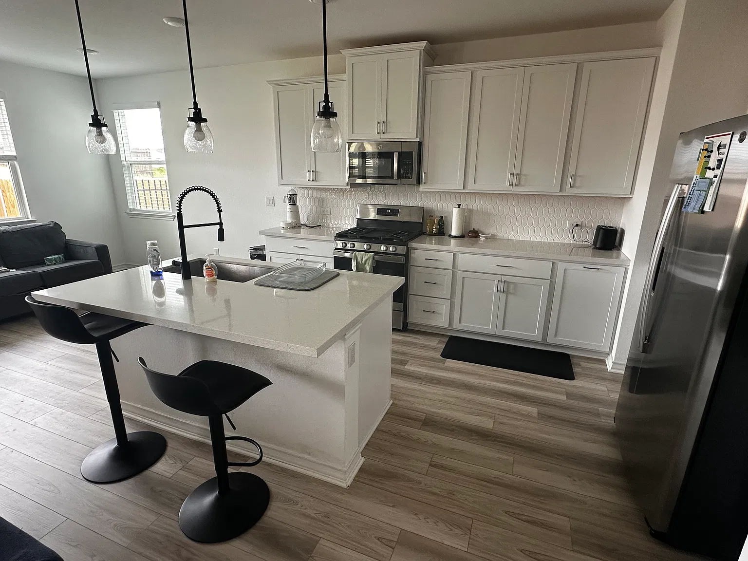 3 bed, 2.5 bath, 1937 sqft, $2,100 — Photo 4