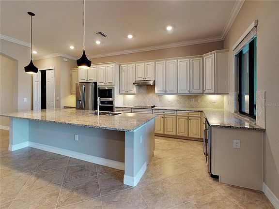 4th image of 23495 Waverly Cir