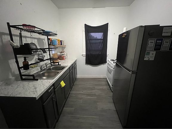 5th image of 100 Davis St Unit 2