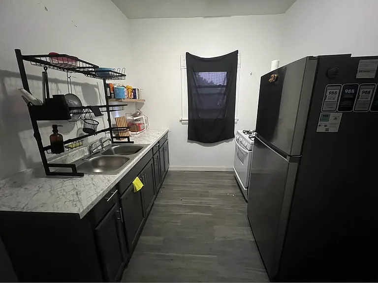 100 Davis St #2 — Photo 5