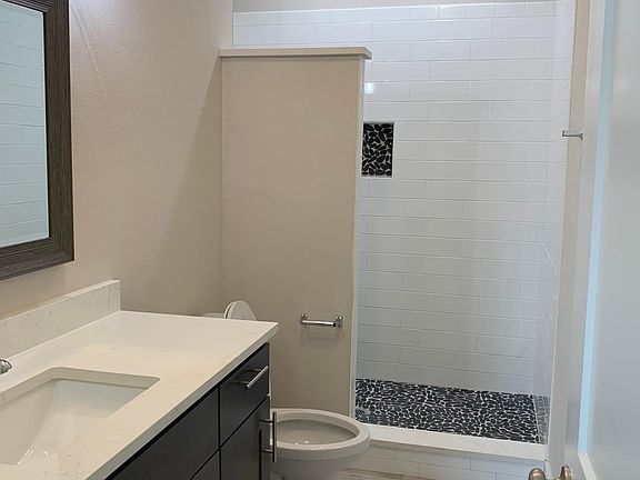2nd image of 325 N Floral St