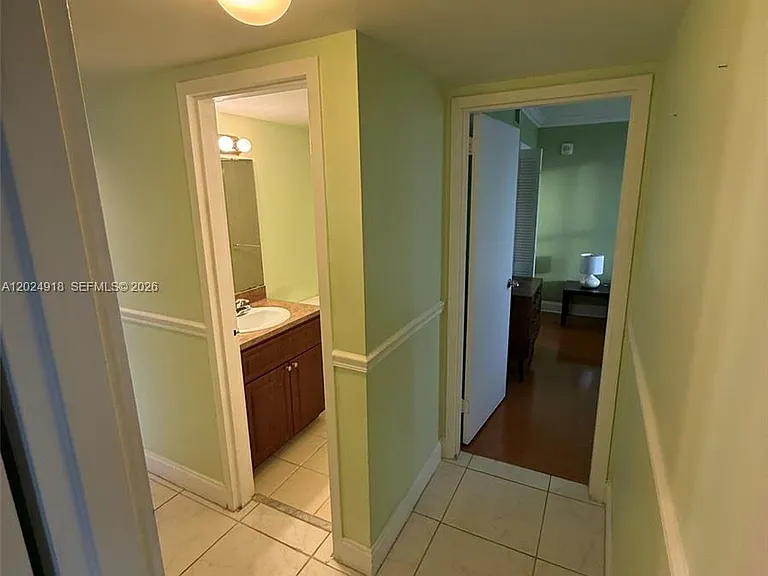 2020 NE 135th St #503 — Photo 16