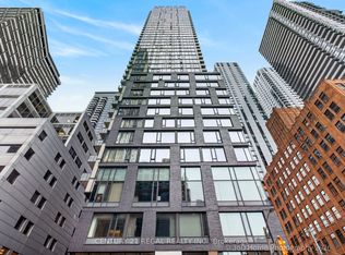 101 Peter St #2011, Toronto, ON M5V 0G6