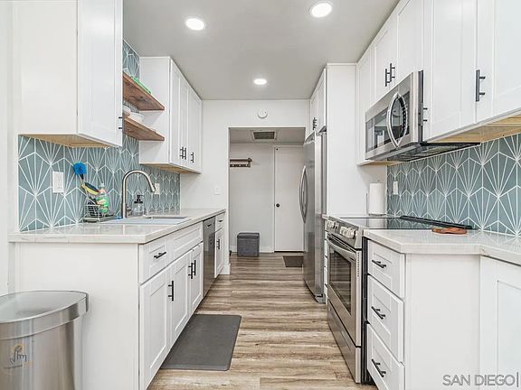 5th image of 3825 Centre St Unit 11