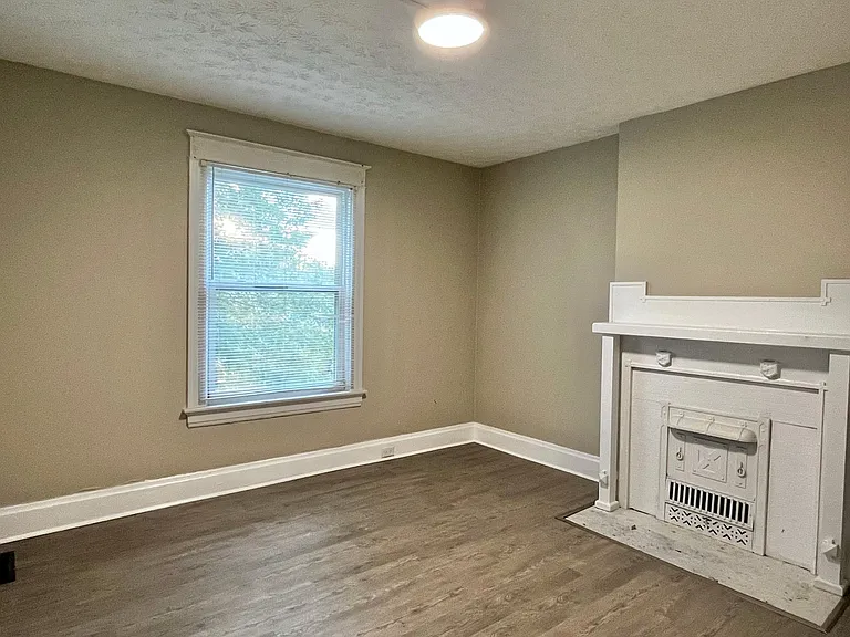 3924 Lindley Ave — Photo 15
