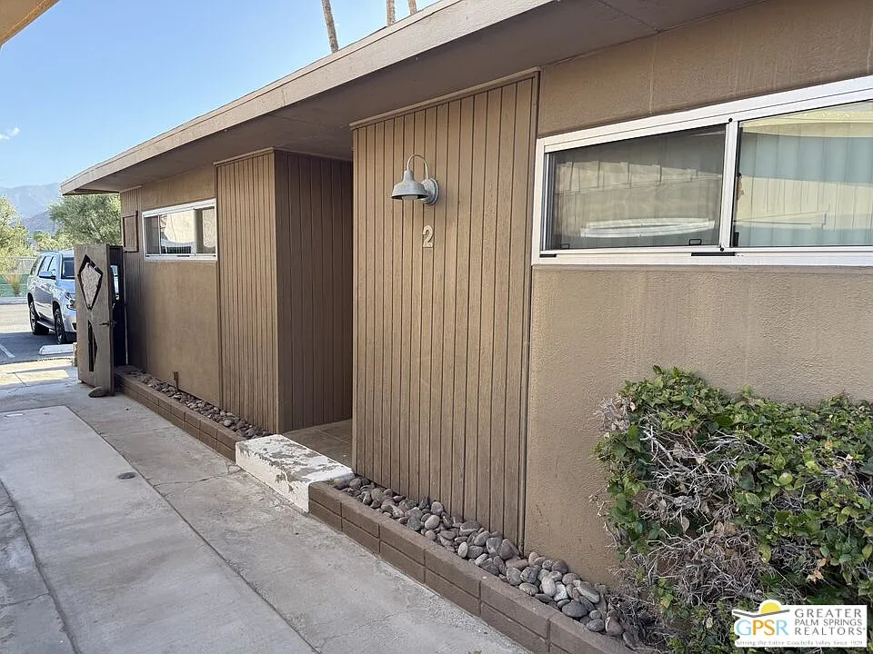 2 bed, 1.0 bath, $1,750 — Photo 2