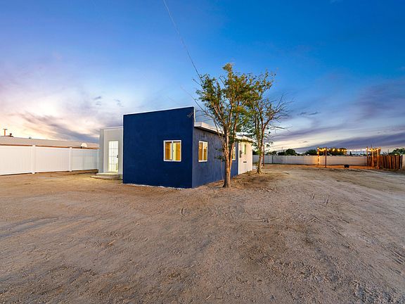 2nd image of 2050 Poplar St