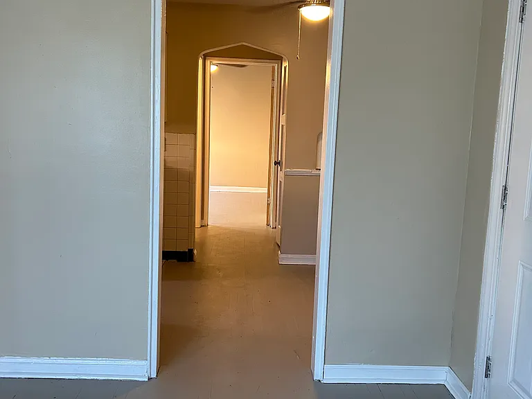 1869 Losantiville Ave #6 — Photo 2