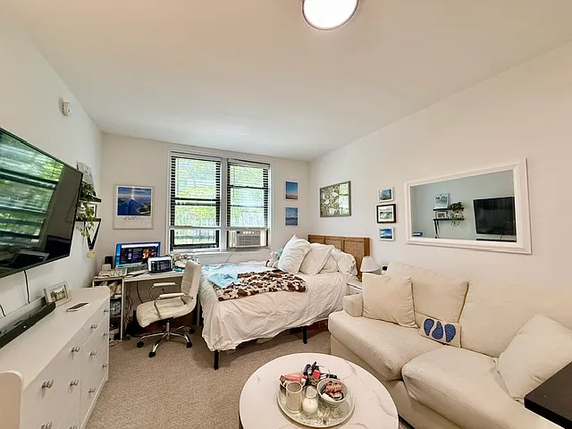 315 E 5th St #3A — Photo 1