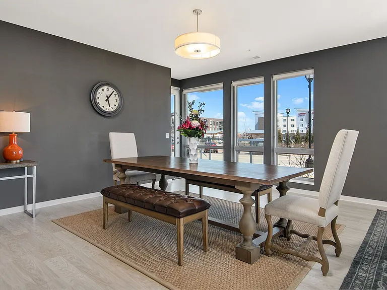 Emerald Row Apartments — Photo 4