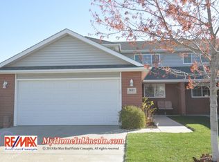 7635 Maple Village Dr, Lincoln, NE 68510