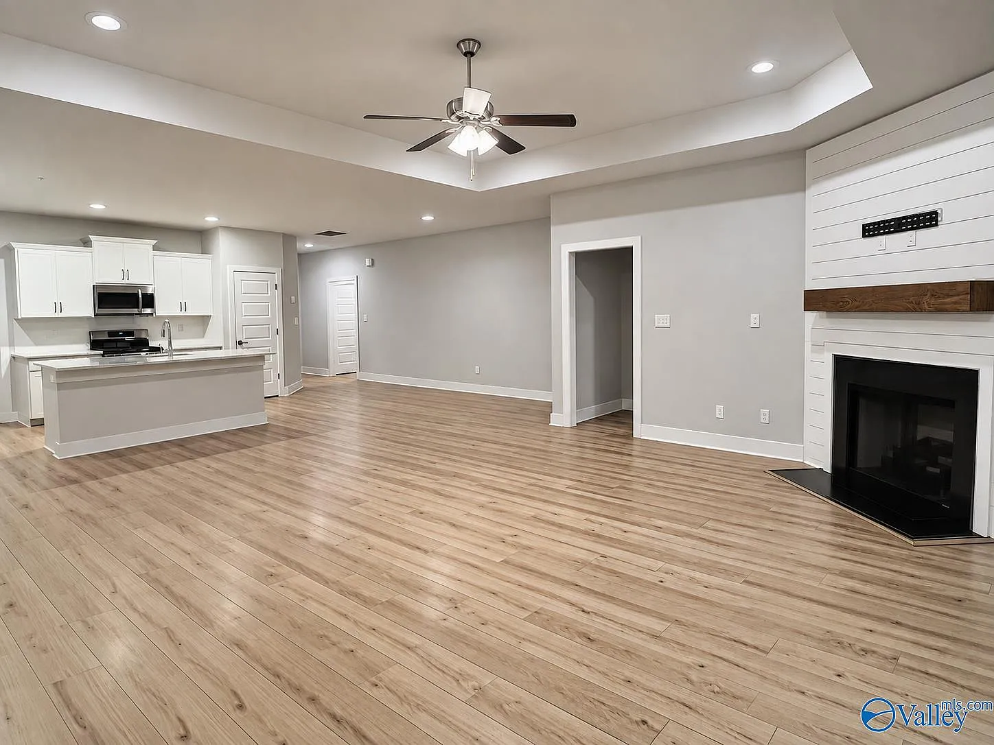 3 bed, 2.0 bath, 1876 sqft, $2,000 — Photo 3