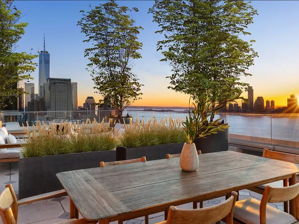 110 Charlton Street image 9 of 16