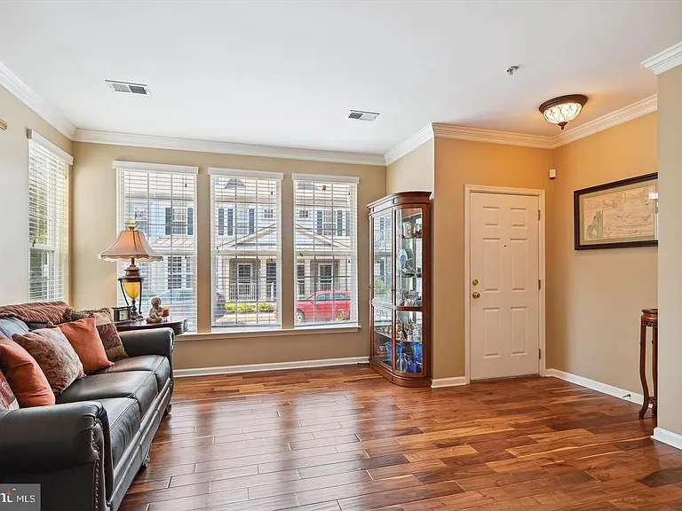 43074 Old Gallivan Ter — Photo 4