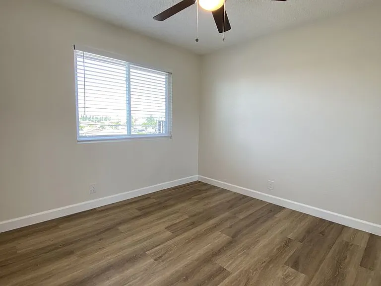 6001 Fullerton Ave — Photo 16