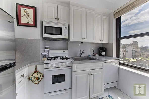 Rented by Halstead Real Estate | media 27