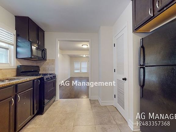 3rd image of 422 E Elza Ave