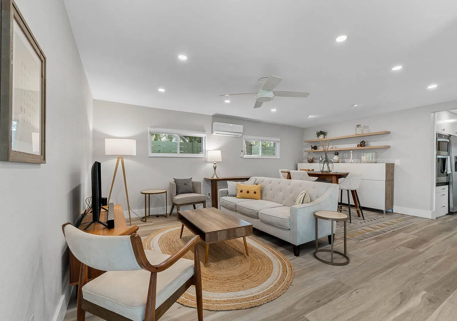 Garden Apartment in Vibrant South of Downtown district. — Photo 4