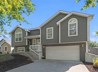 2912 Fenwick Rd, Lawrence, KS 66046