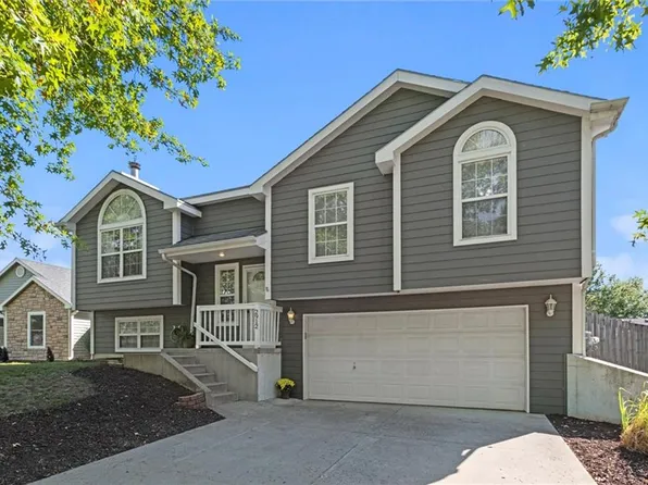 2912 Fenwick Rd, Lawrence, KS 66046