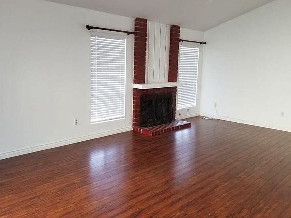 3rd image of 808 Plaza Mar