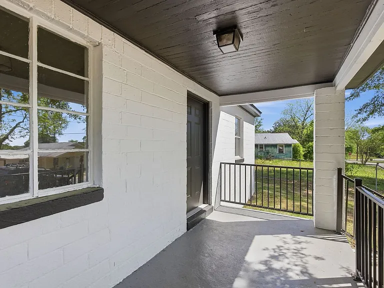 116 Chester Ave — Photo 19