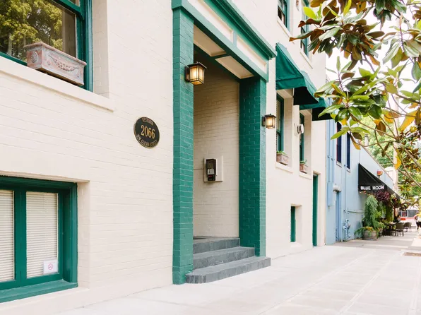 Westonia, 2066 NW Glisan St APT 21, Portland, OR 97209