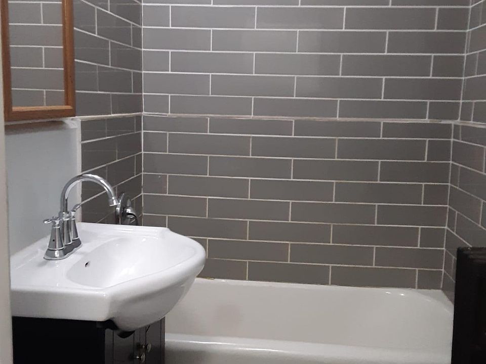 2nd image of 417 N Main St