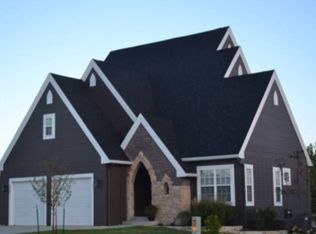 15199 Buena Vista Dr, Clive, IA 50325