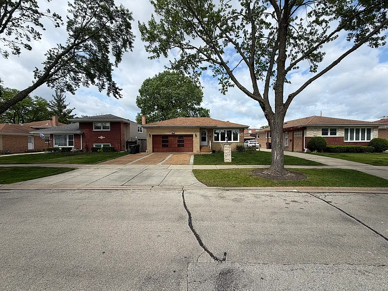 8908 Ozark Ave — Photo 1
