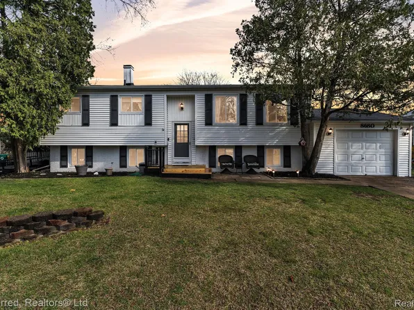 8680 War Bonnet Dr, Commerce Township, MI 48382