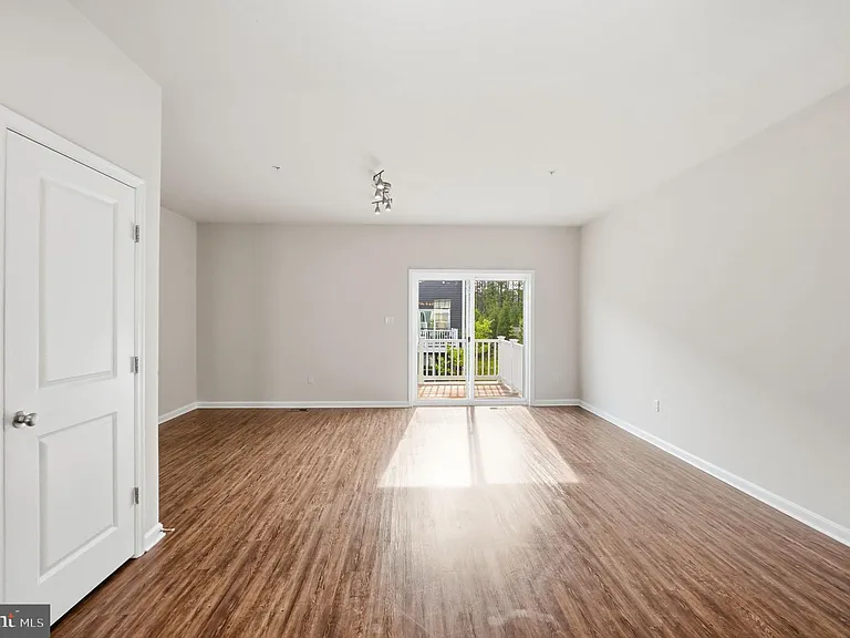 1806 Kellington Ct — Photo 13