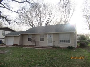 215 Grandview Ave, Newton, KS 67114