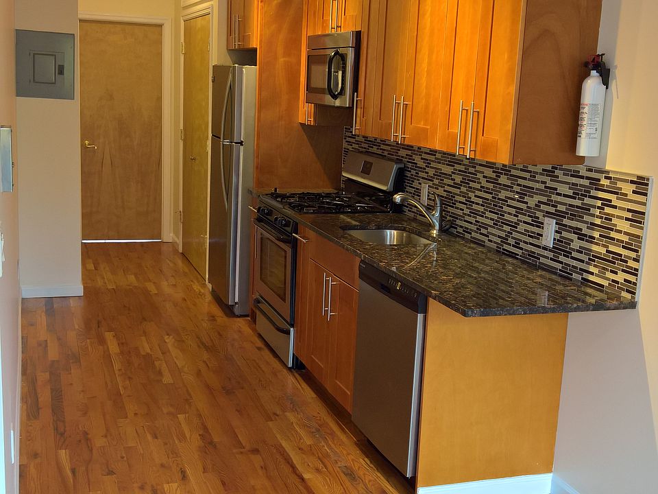 1st image of 159 E 121st St APT 3