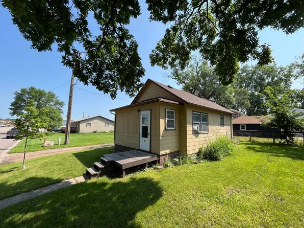 313 S 10th St, Aberdeen City, SD 57401