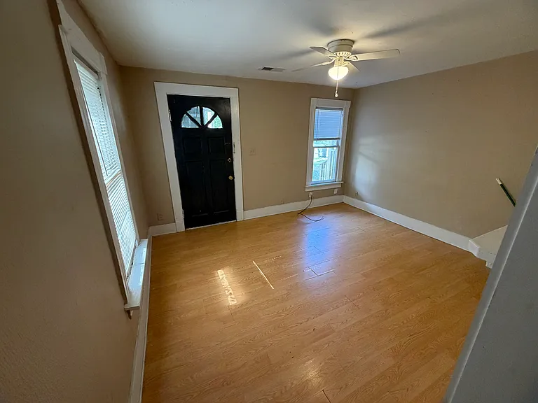 Entry/Living Room