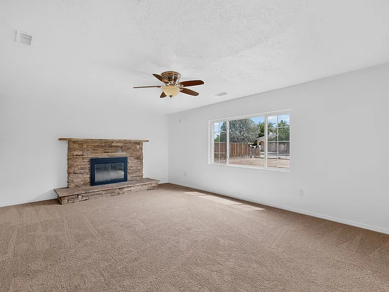 823 San Lorenzo Ave NW — Photo 8