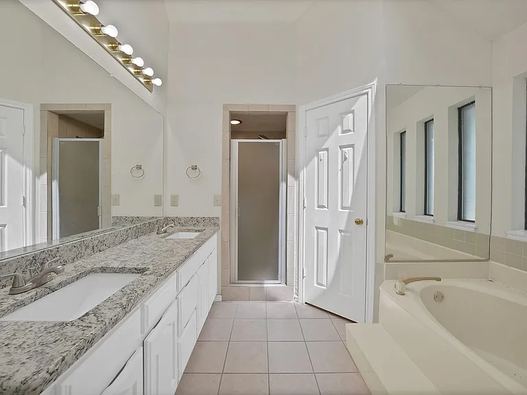 4316 Hartford Dr — Photo 10