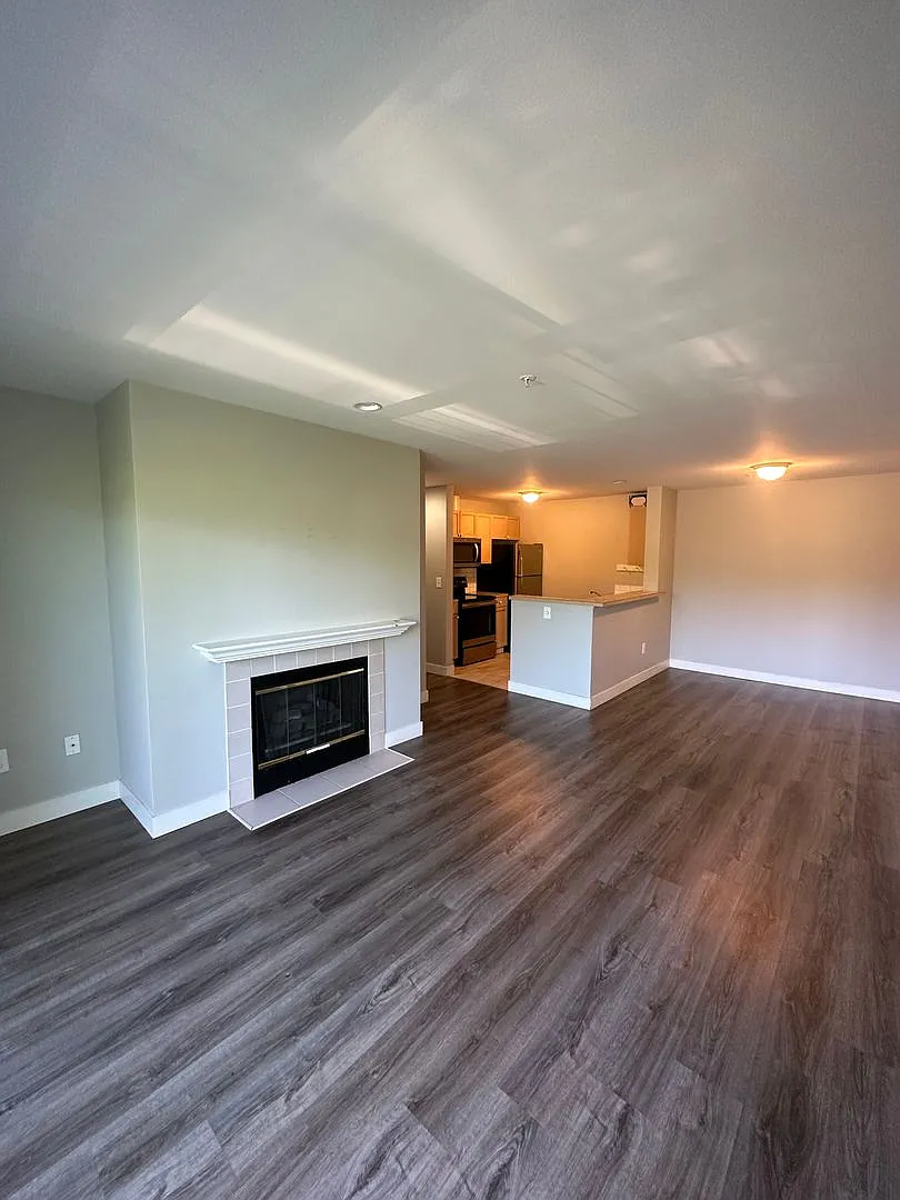 Interlake Apartments — Photo 1