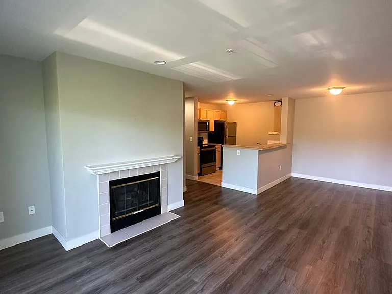 Interlake Apartments — Photo 1