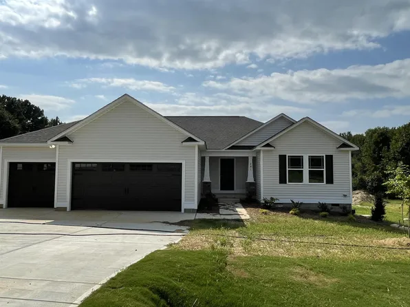 281 Paint Horse Dr, Benson, NC 27504