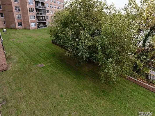 Sold by Daniel Gale Sotheby's International Realty | media 14