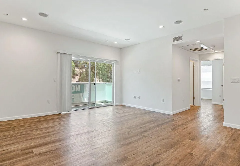 22769 Del Valle St #404