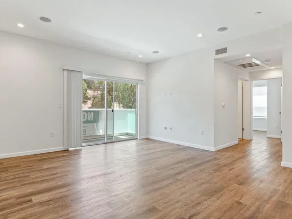 22769 Del Valle St, Woodland Hills, CA