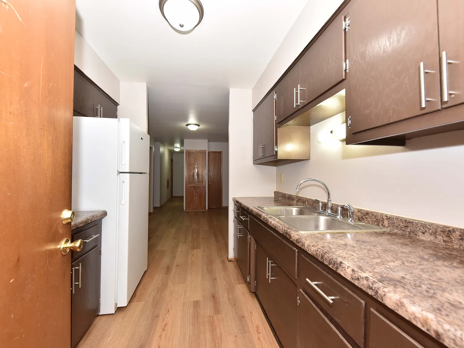 2 bed, 1.5 bath, 1100 sqft, $1,395 — Photo 2